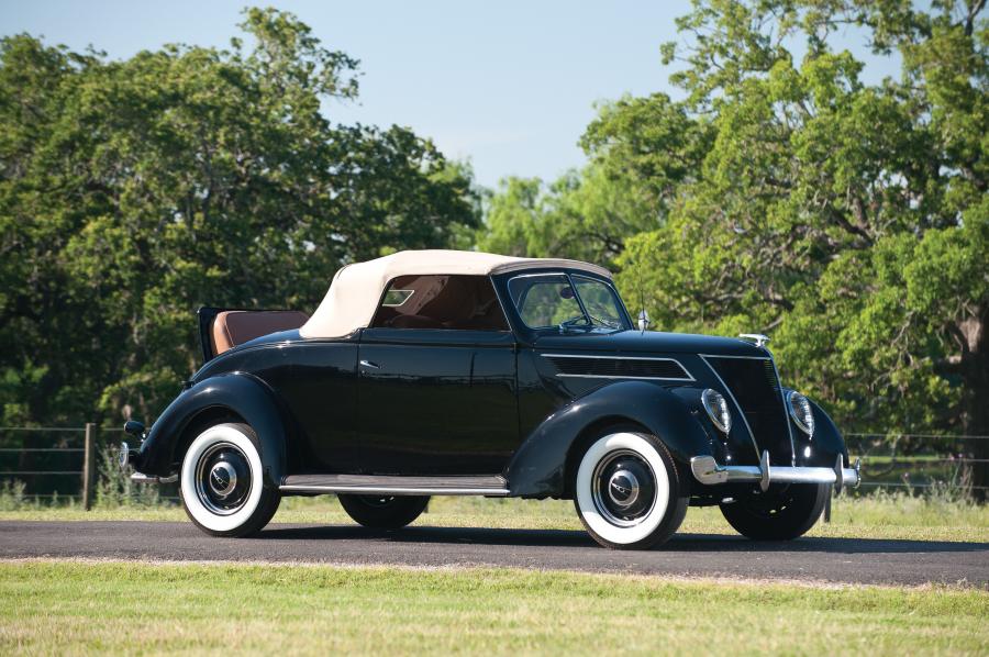  Ford DeLuxe Rumble Seat Cabriolet 1937 года  (фото 20 из 20)